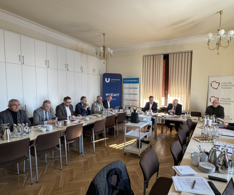 Zarząd Związku Powiatów Polskich o kryzysie finansowania ochrony zdrowia, rynku pracy i zadaniach zleconych